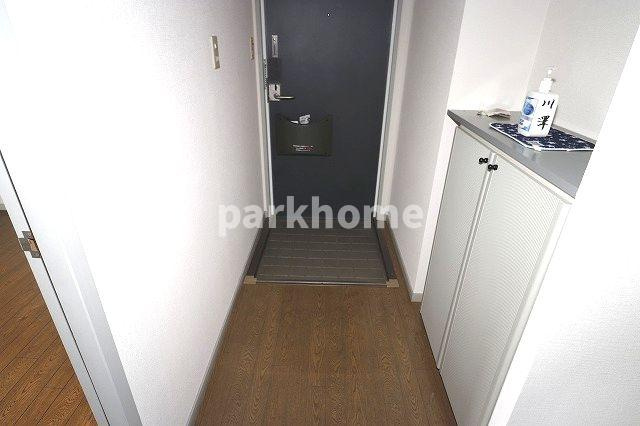 サンビレッジ一ツ橋 A棟の玄関|収納もある玄関です