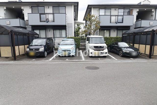 サンビレッジ一ツ橋 A棟の駐車場|駐車場があるので、車を買う予定の方も安心です