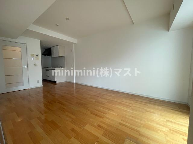 プレサンスＮＥＯ中之島公園の居間・リビング