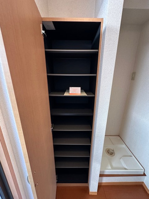 【玄関】 | Ｔ・メゾンリビエール | シューズボックス付きで玄関すっきり片付きます！お客様もスムーズにお出迎えできますね♪