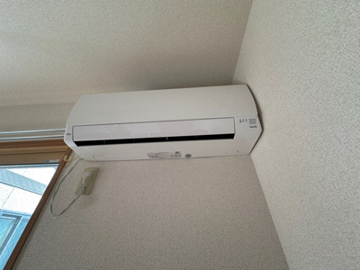 【設備】 | Ｔ・メゾンリビエール | 暑い夏や寒い冬に大活躍のエアコン付きです☆冷暖房完備で1年中快適に過ごせます♪