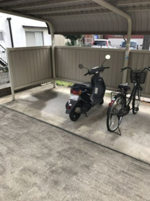 【その他共用部分】 | Ｔ・メゾンリビエール | 屋根付きの駐輪場で雨が降っても大切な自転車が濡れなくてすみますね♪駅まで自転車もおすすめです！