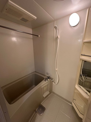 【浴室】 | Ｔ・メゾンリビエール | 浴室暖房乾燥機＆物干しバー付きバスルーム！お風呂に浸かって一日の疲れもすっきりリフレッシュ♪