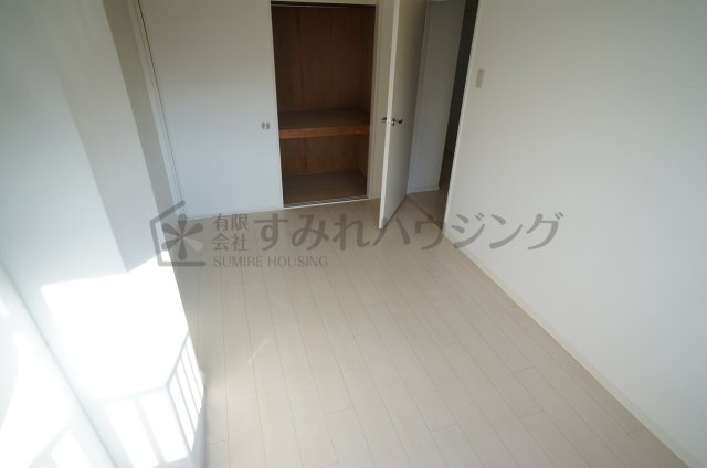 サンハイツ逆瀬川の寝室