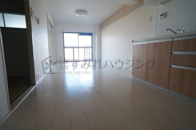 サンハイツ逆瀬川の居間・リビング