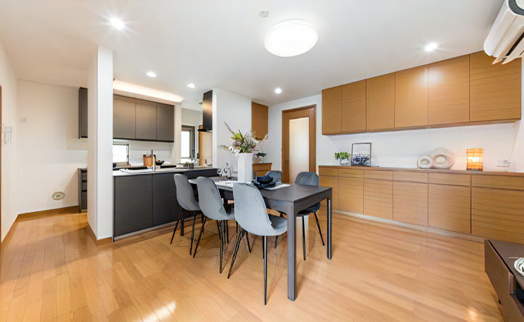 練馬区向山3丁目　新規リフォーム済　大型中古戸建の居間・リビング