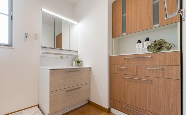 練馬区向山3丁目　新規リフォーム済　大型中古戸建の独立洗面台