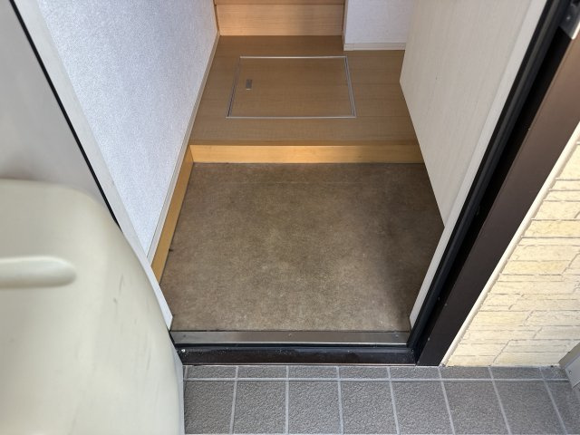 ハイツラポルテＡ棟の玄関