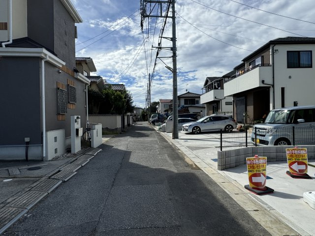 松戸市高塚新田新築戸建（高塚新田Ⅶ）の前面道路含む現地写真|南側前面道路