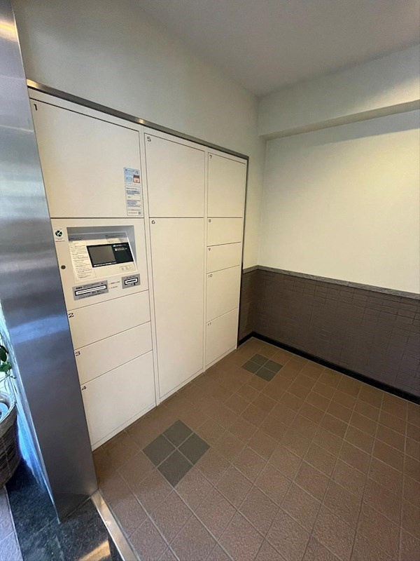 樋之池町アーバンライフのその他共用部分|【宅配ボックス】：宅配ボックスが新しく設置されており、大型荷物も収納可能です。（2024年4月撮影）