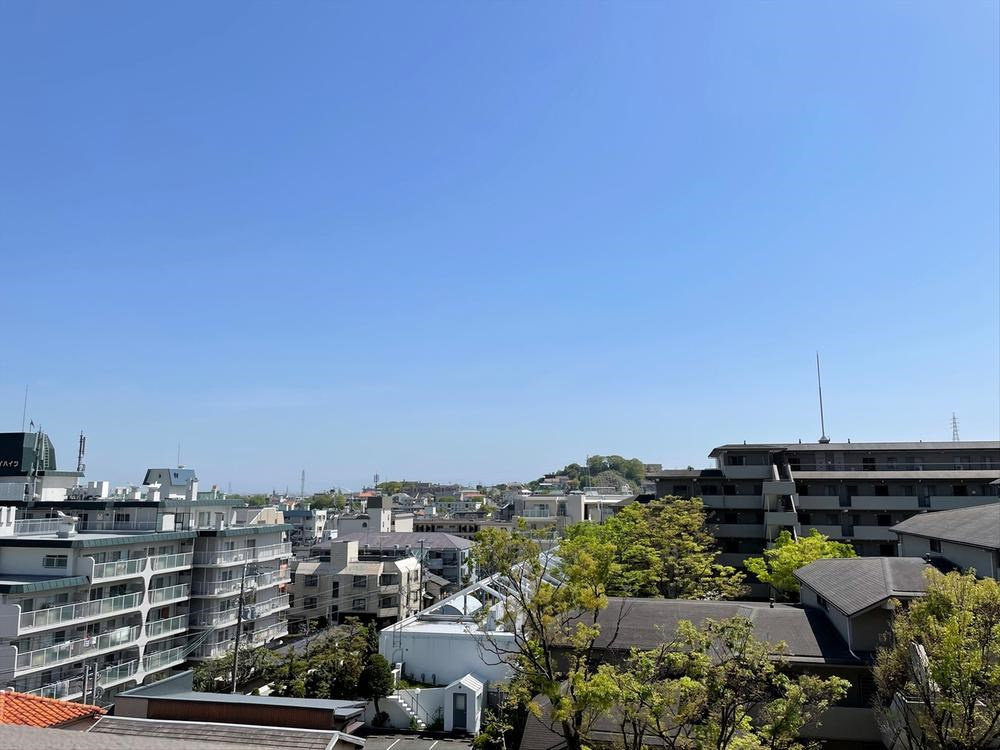 樋之池町アーバンライフの展望|【眺望】：住戸から南方向の眺望。周囲に高い建物がなく、眺望・陽当たり良好です。（2024年4月撮影）