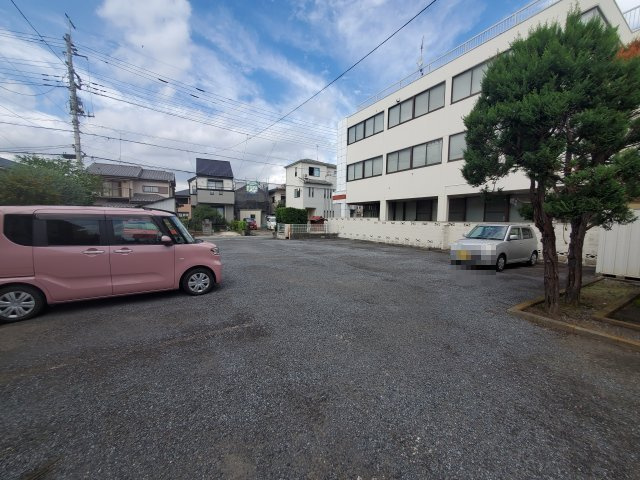 ヴィラ岩槻の駐車場
