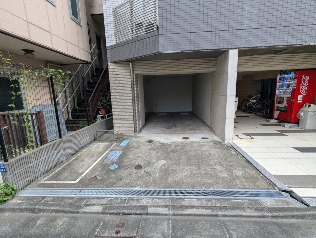 エグザレオーネ蔵前の駐車場