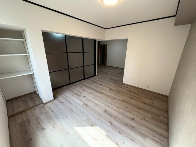 ルシエル向日町駅前の洋室