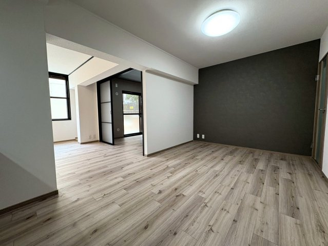 ルシエル向日町駅前の洋室