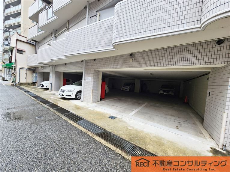 ライオンズマンション王子公園東の駐車場