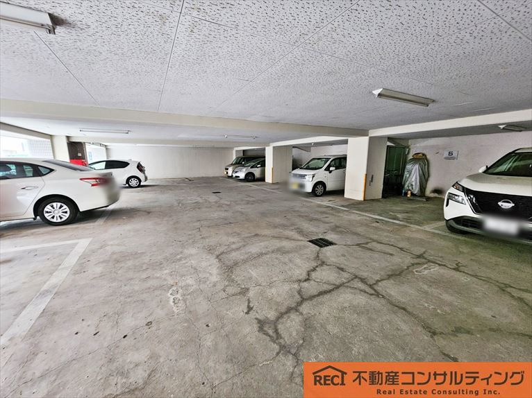 ライオンズマンション王子公園東の駐車場