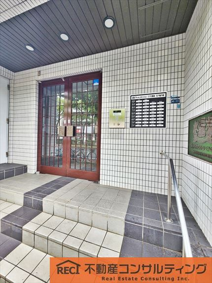 ライオンズマンション王子公園東のエントランス