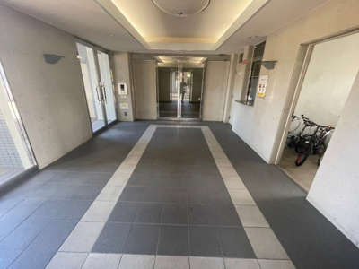 【エントランス】 | グランコート泉大津II・1番館4階・リフォーム済・即入居可・泉大津市北豊中町2丁目 | 落ち着いたエントランスです