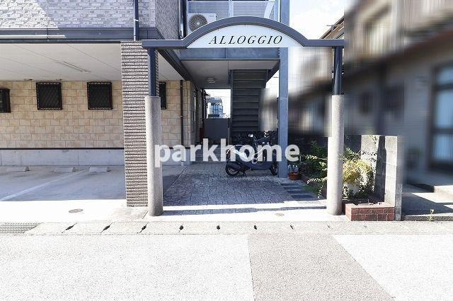 ALLOGGIOのエントランス|落ち着いたエントランスです