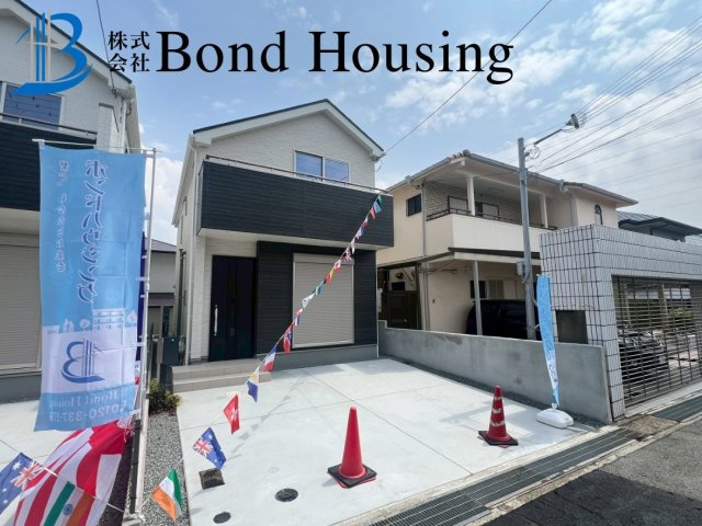 JR朝霧駅バス6分　狩口台2丁目　新築戸建　2号棟の前面道路含む現地写真