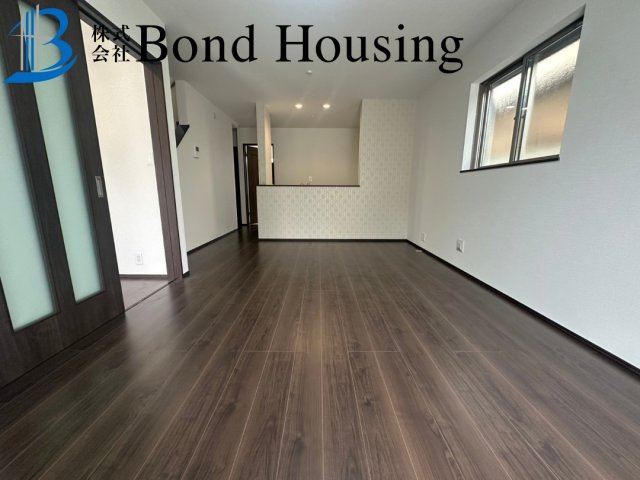 JR朝霧駅バス6分　狩口台2丁目　新築戸建　2号棟の前面道路含む現地写真