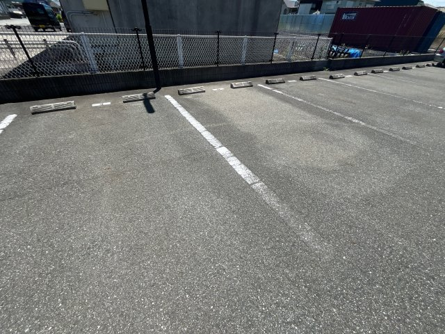 モダンコート東阿保の駐車場