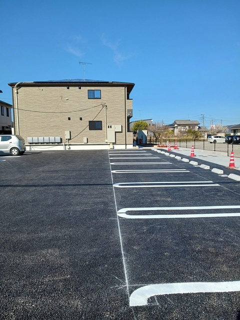 レーヴの駐車場