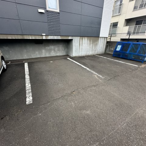 ダンデライオンの駐車場