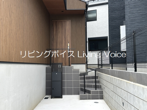 【玄関】 | 【仲介手数料０円】藤沢市善行2丁目　新築一戸建て　5号棟　全5棟 | 【仲介手数料０円】藤沢市善行2丁目　新築一戸建て　全5棟