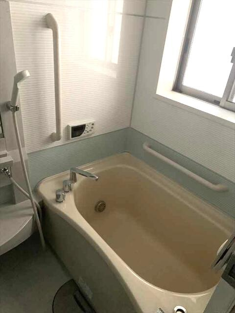 鹿骨貸家の浴室