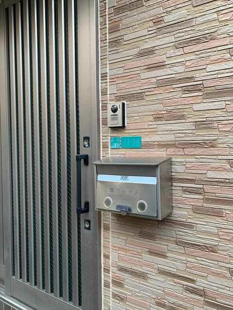 鹿骨貸家のエントランス