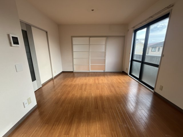 構壱番館Ａ棟の居間・リビング