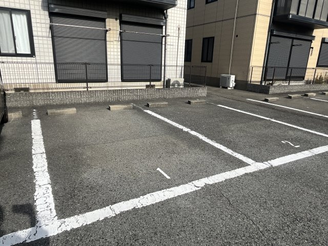 構壱番館Ａ棟の駐車場