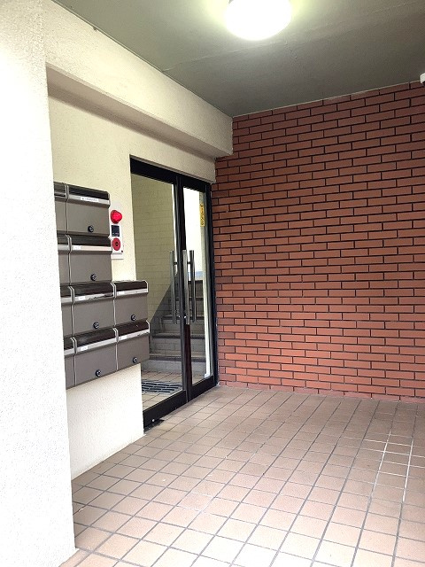 北区栄町の賃貸マンションのエントランス