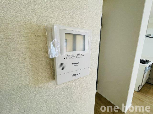 シャンボール第2東三国の防犯設備|◆画面で来客を確認できるモニター付きインターホン完備♪
◆【onehome専任物件】ご内覧予約～ご内覧～物件詳細説明までスムーズです!!
◆土日祝はもちろん、平日夜間のお仕事終わりもご内覧可能!!