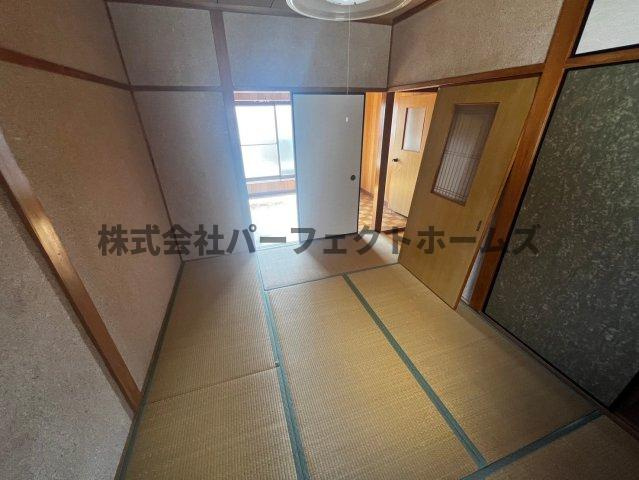 長尾東町3丁目テラスの和室|畳の上でゆっくりとくつろげる和室です