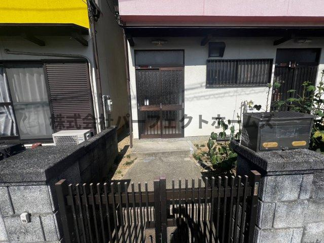 長尾東町3丁目テラスのエントランス|毎日通るエントランスはこのようになっています