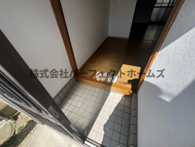 長尾東町3丁目テラスの玄関|シンプルで使いやすい玄関です