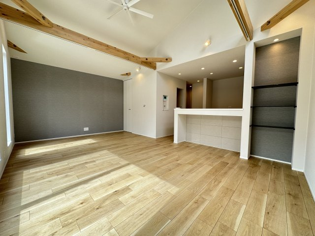 茅ヶ崎市赤羽根 ガルバリウム住宅の居間・リビング