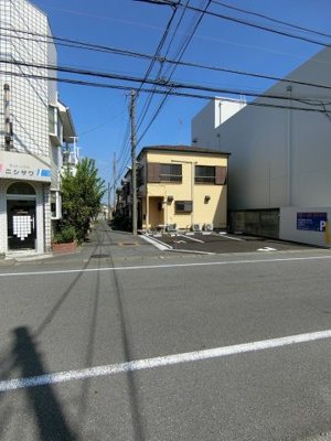 【前面道路含む現地写真】 | 松戸市　栄町４丁目戸建て