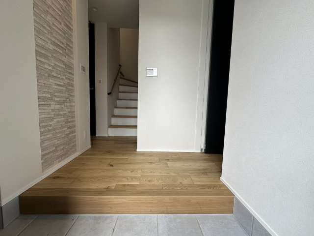 藤沢市羽鳥3丁目　ガルバリウム住宅の玄関