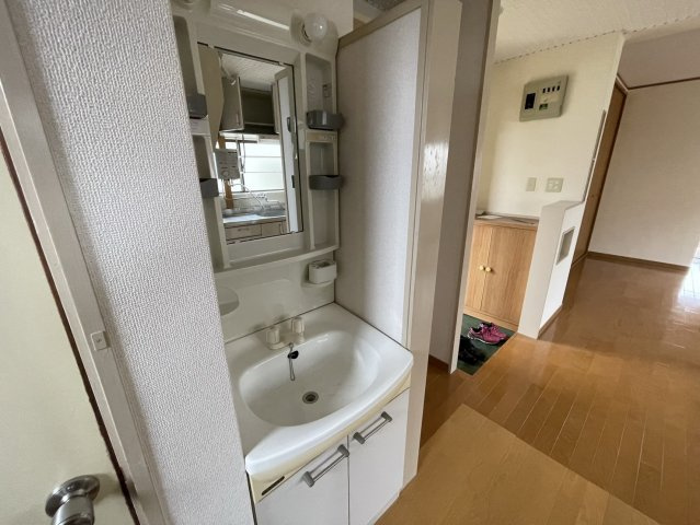 班目グリーンハイツの独立洗面台