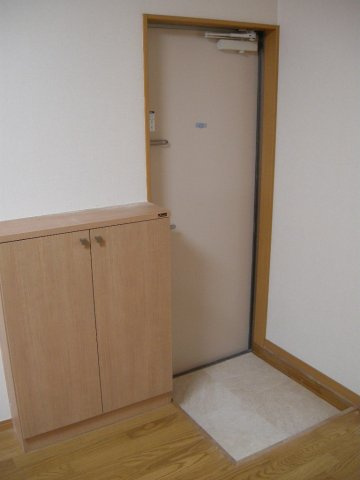 メゾンクレール宇内の玄関