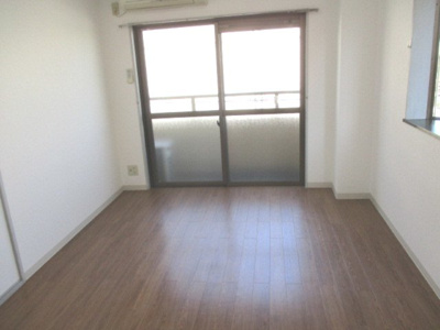【居間・リビング】 | エスペリアー小松 | きれいなお部屋です