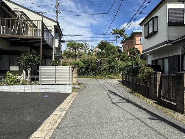 市川市曽谷２丁目新築戸建（曽谷第５）の前面道路含む現地写真|東側前面道路