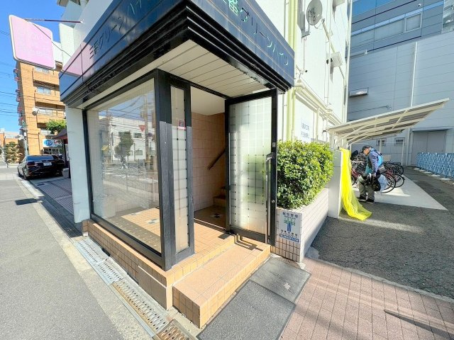 三番グリーンハイツのエントランス