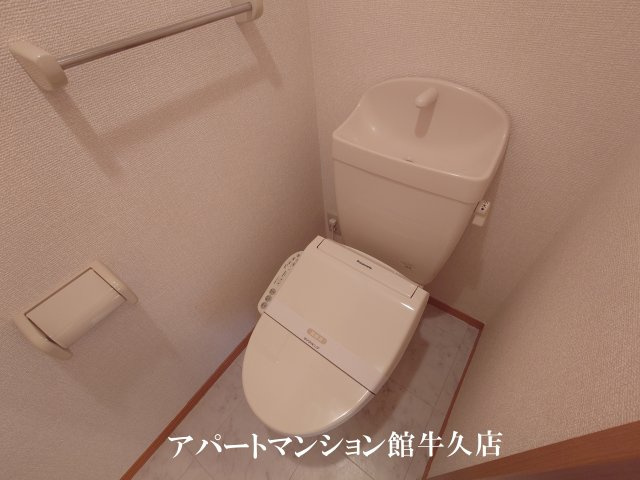 シャルマンのトイレ|もちろん温水洗浄暖房便座です