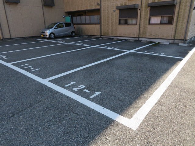 パークハイム弐番館　Ｂ棟の駐車場