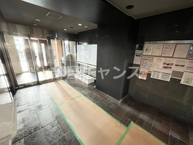 プレサンス栄ラグジュのロビー